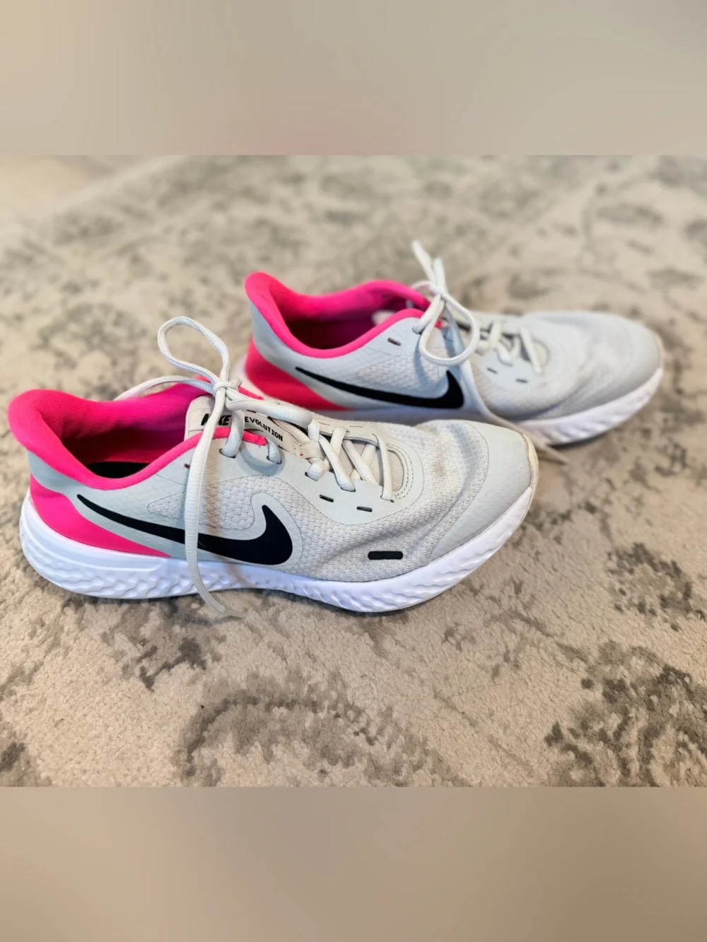 Nike Kids Light Gray Running Sneakers with Pink Lining